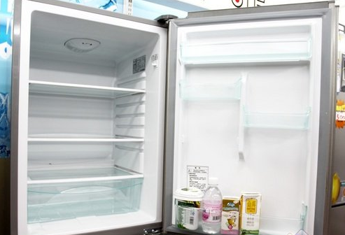 冰箱冷藏室有水